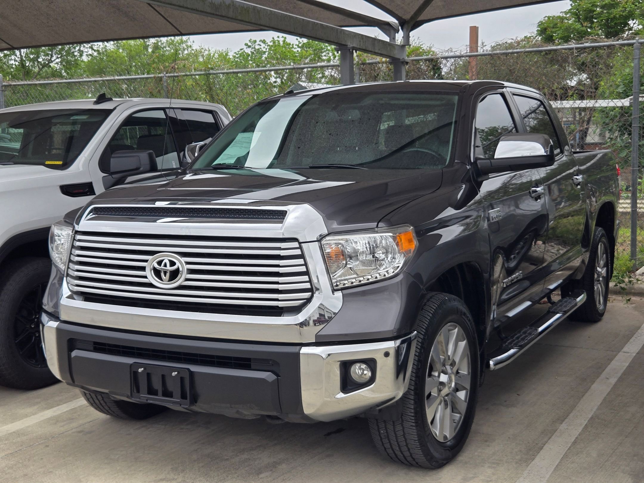 Used 2016 Toyota Tundra Limited w/ Limited Premium Package AWD/4WD image 3