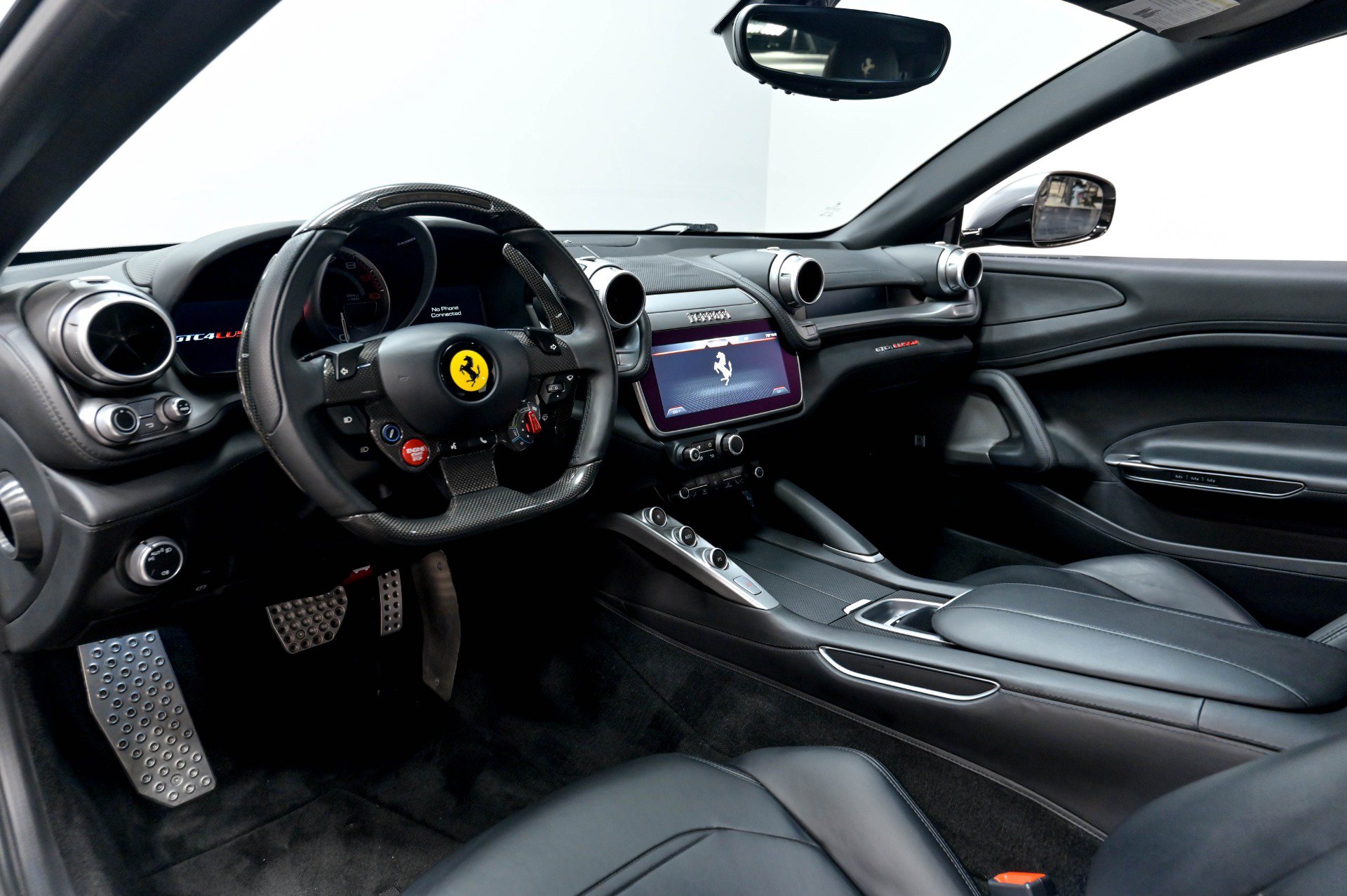 Used 2017 Ferrari GTC4Lusso AWD/4WD image 11