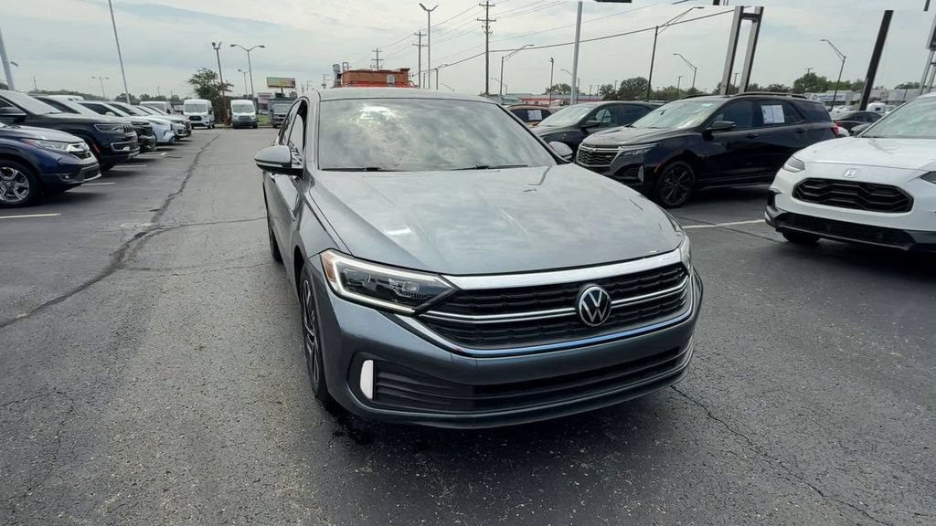 Used 2022 Volkswagen Jetta SEL FWD image 3