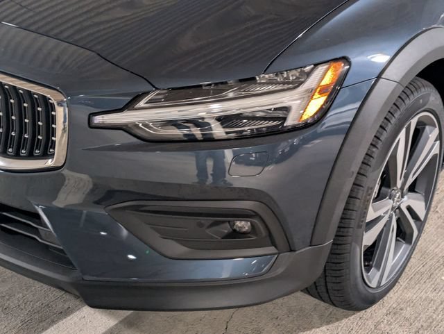 New 2026 Volvo V60 B5 Cross Country Plus w/ Climate Package AWD/4WD image 9
