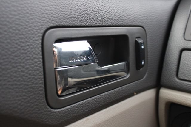 Used 2010 Ford Fusion SE FWD image 6