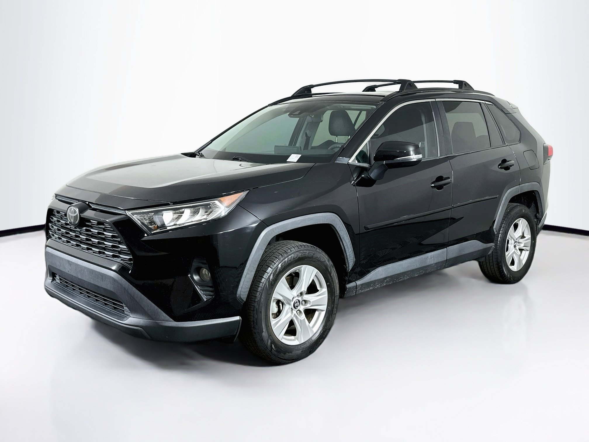 Used 2020 Toyota RAV4 XLE w/ Convenience Package FWD image 3