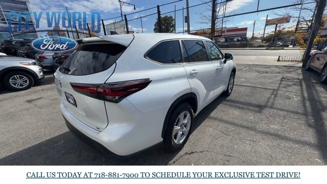 Used 2024 Toyota Highlander LE image 5