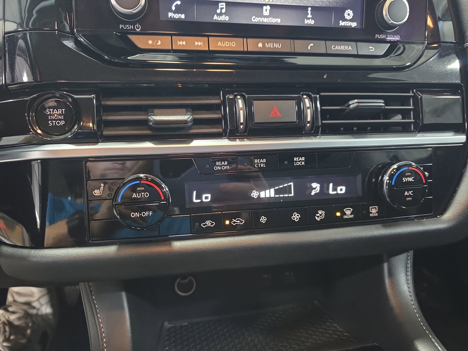 Used 2025 Nissan Pathfinder SV AWD/4WD image 23