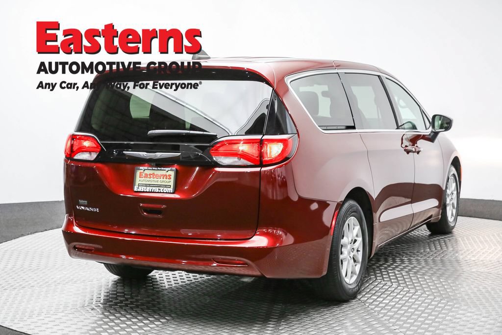 Used 2023 Chrysler Voyager LX FWD image 5