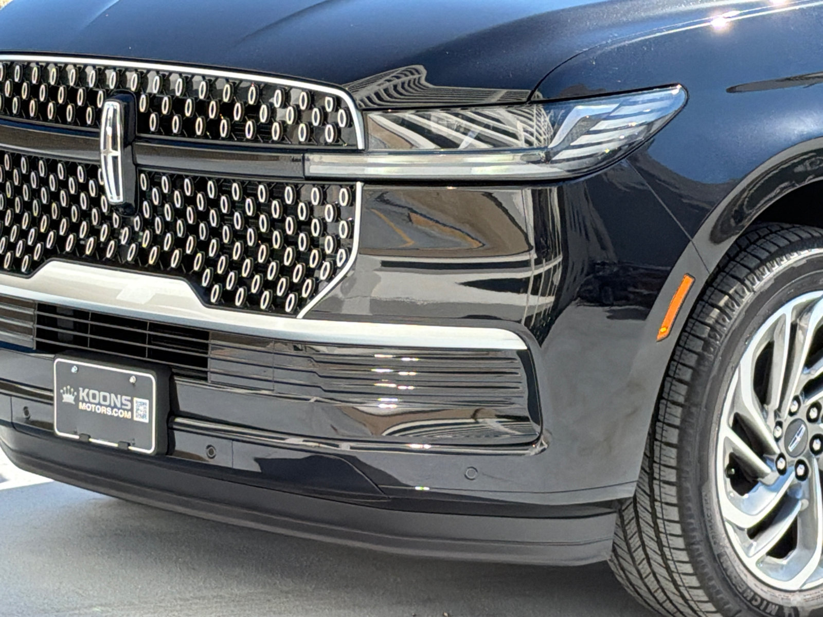 New 2027 Lincoln Navigator L Premier AWD/4WD image 2