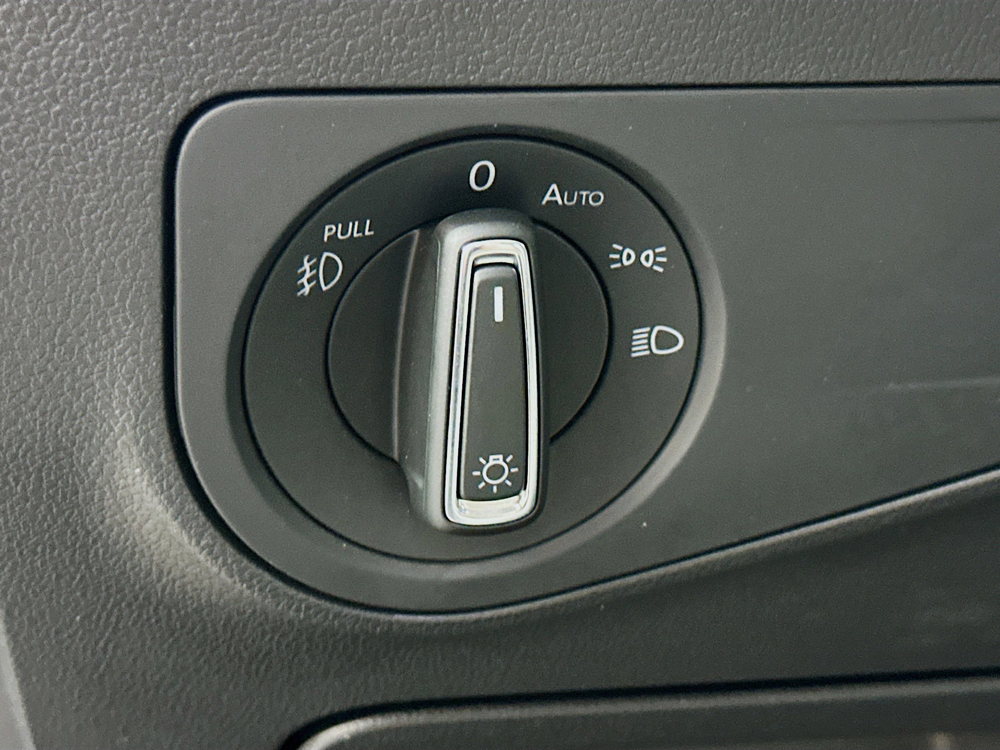 Used 2020 Volkswagen Tiguan SEL w/ 3rd Row Seat Package image 17