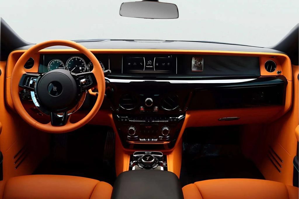 Used 2023 Rolls-Royce Phantom Sedan w/ Leather Finishing Pack RWD image 10