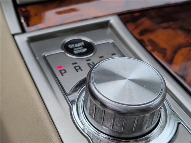 Used 2010 Jaguar XF Premium RWD image 7