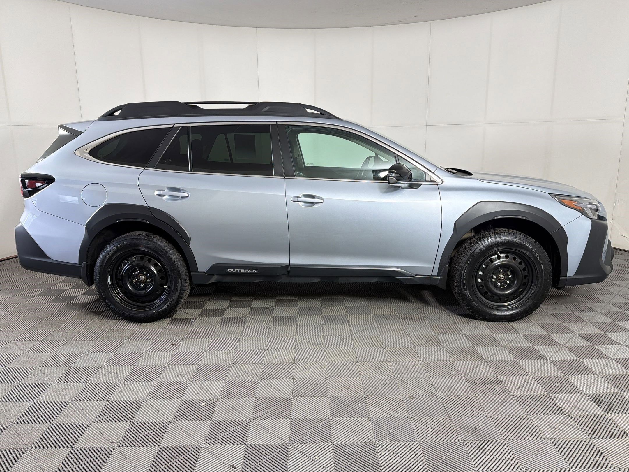 Used 2023 Subaru Outback Premium w/ Popular Package #1 AWD/4WD image 8