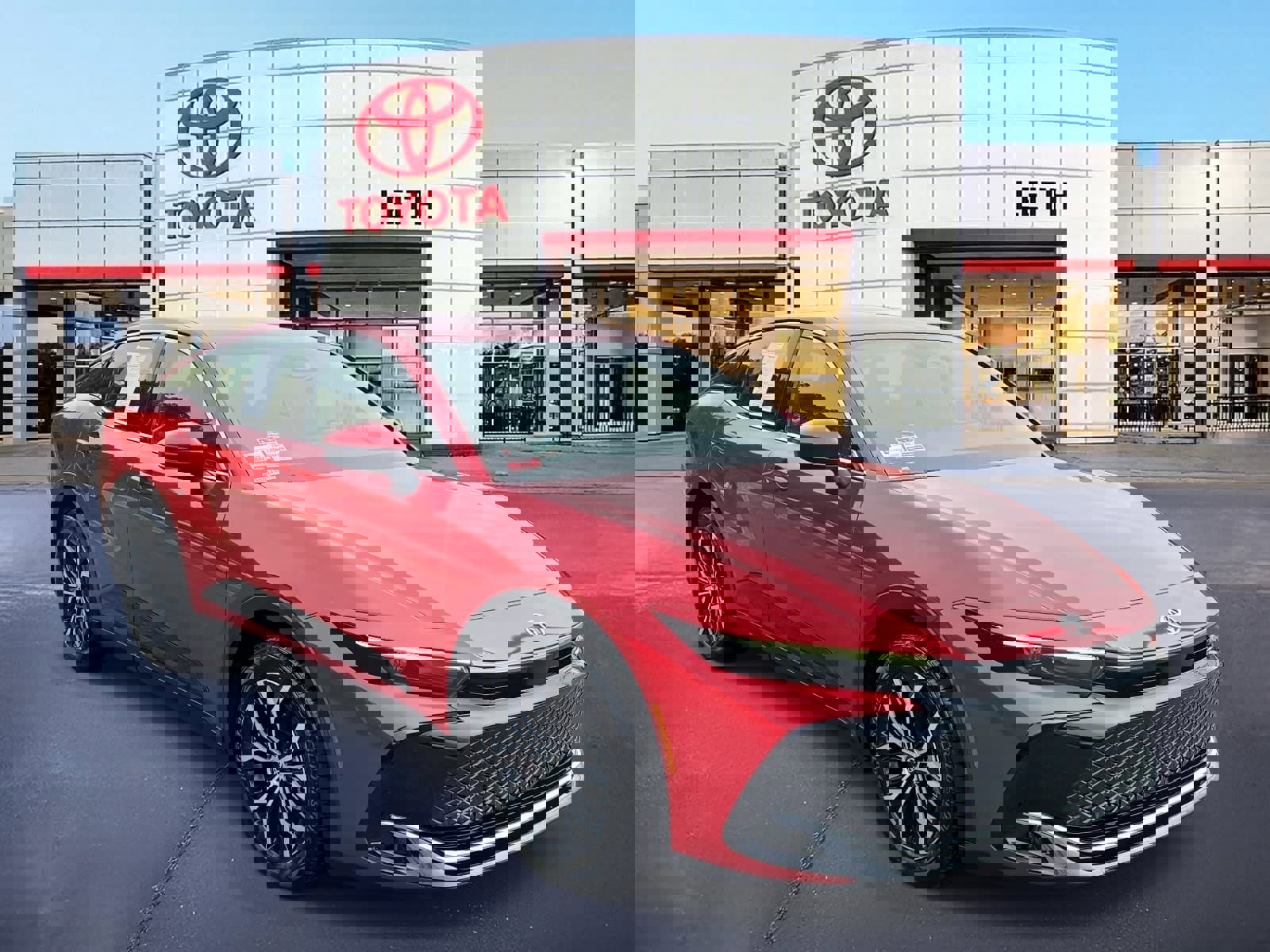 Used 2023 Toyota Crown XLE image 3