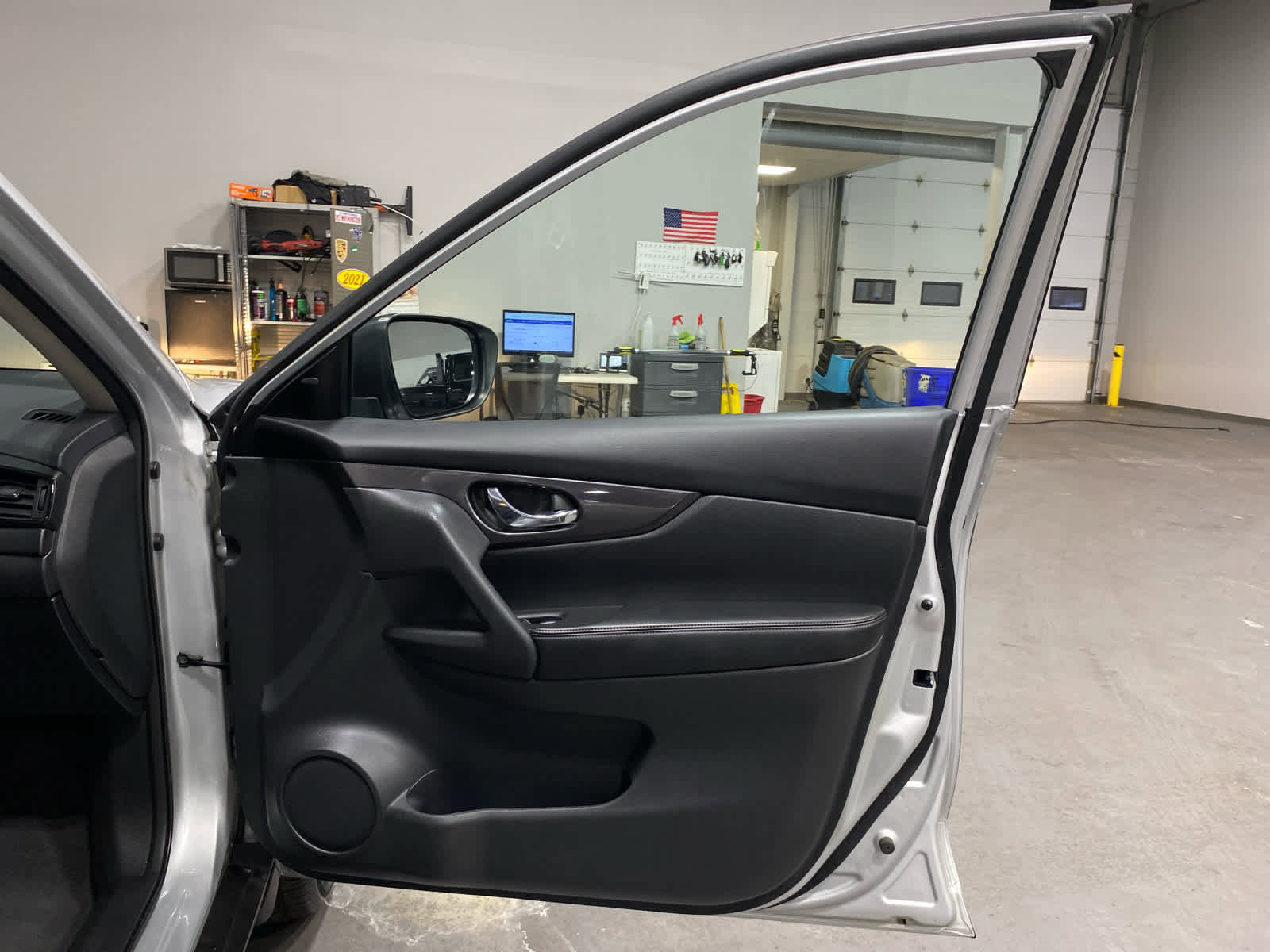 Used 2019 Nissan Rogue SV image 28