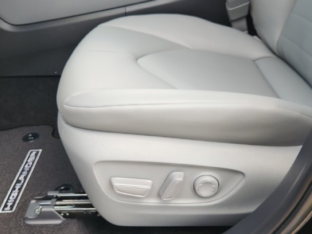 New 2026 Toyota Highlander XLE AWD/4WD image 17