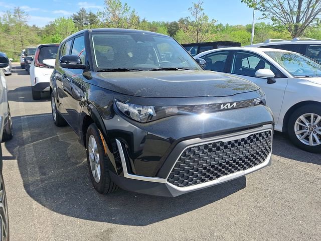 Used 2025 Kia Soul LX w/ LX Technology Package FWD image 5