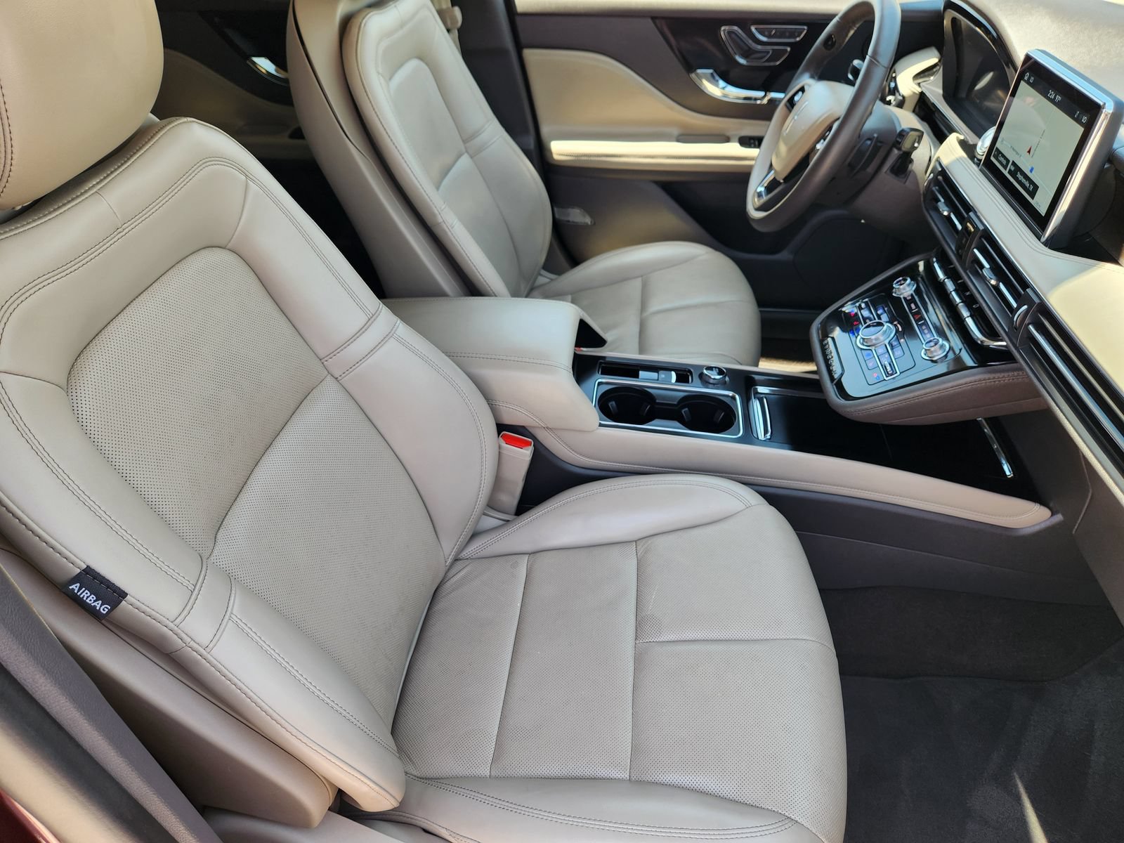 Used 2021 Lincoln Corsair Reserve w/ Elements Package FWD image 14