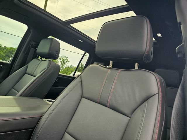 Used 2025 Chevrolet Suburban RST w/ RST Capability Package AWD/4WD image 21