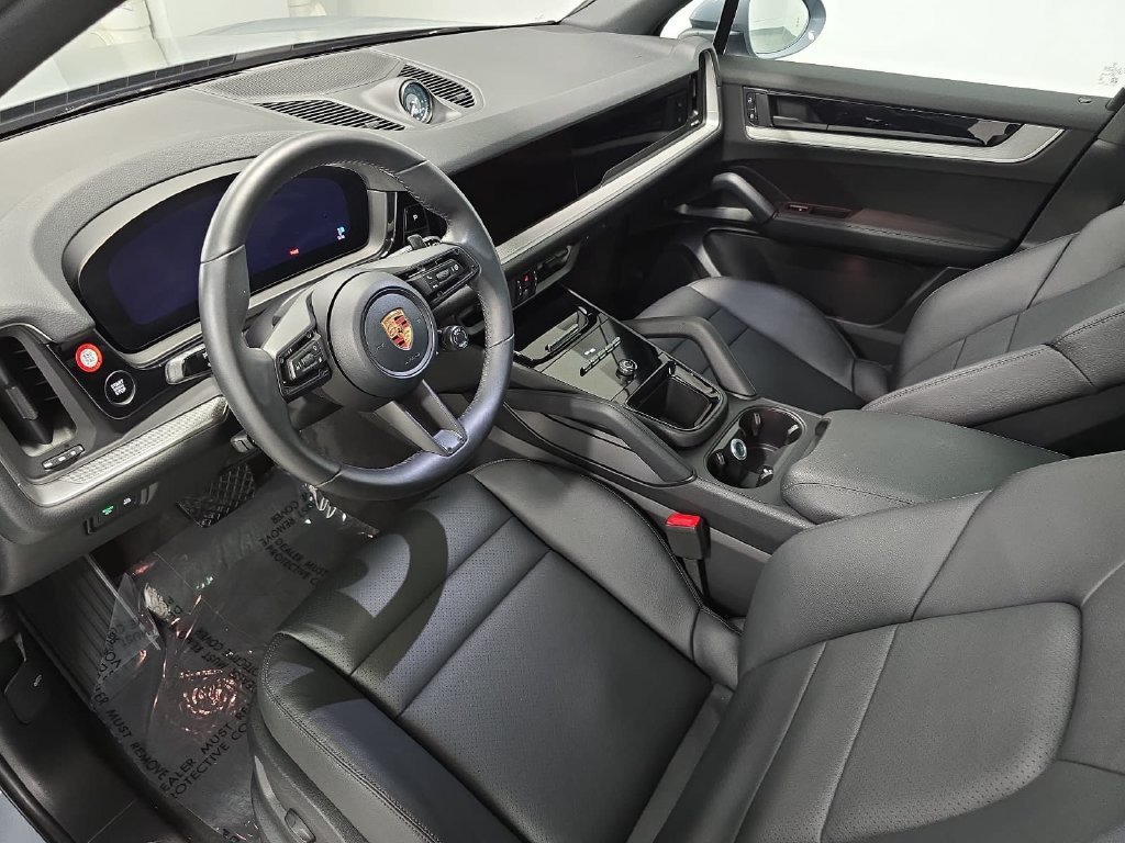 Certified 2026 Porsche Cayenne AWD/4WD image 4