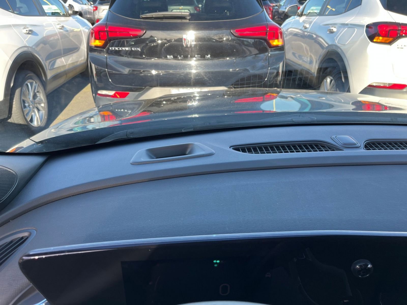 Used 2025 Buick Envista Preferred image 33