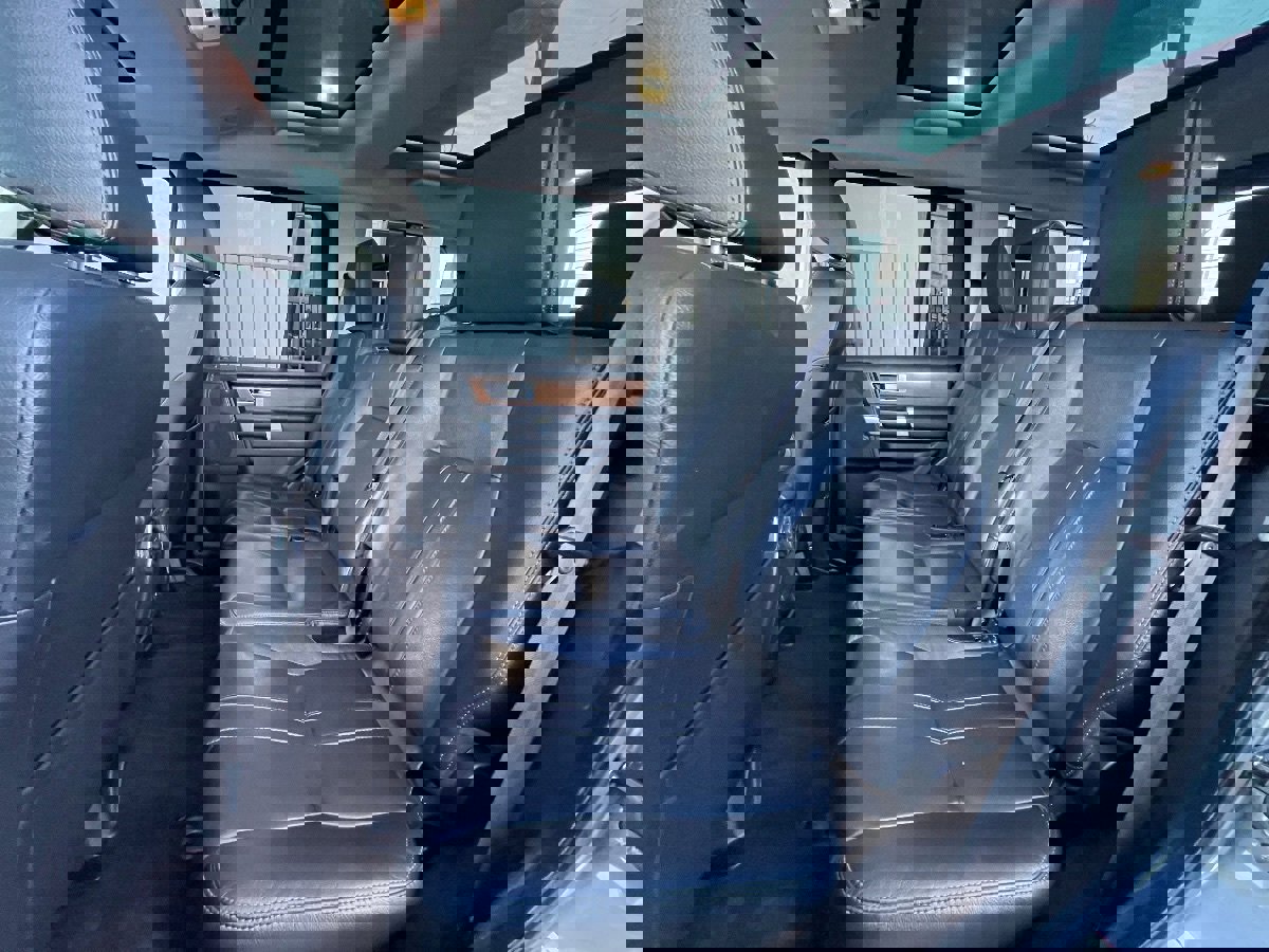 Used 2016 Land Rover LR4 HSE Silver Edition image 16