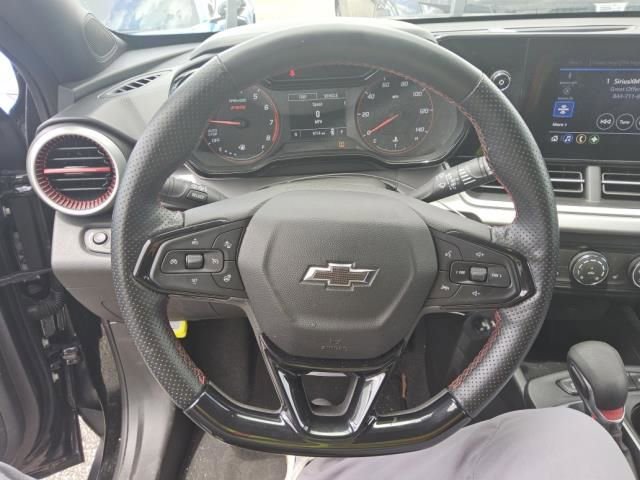 Used 2024 Chevrolet Trax RS FWD image 3