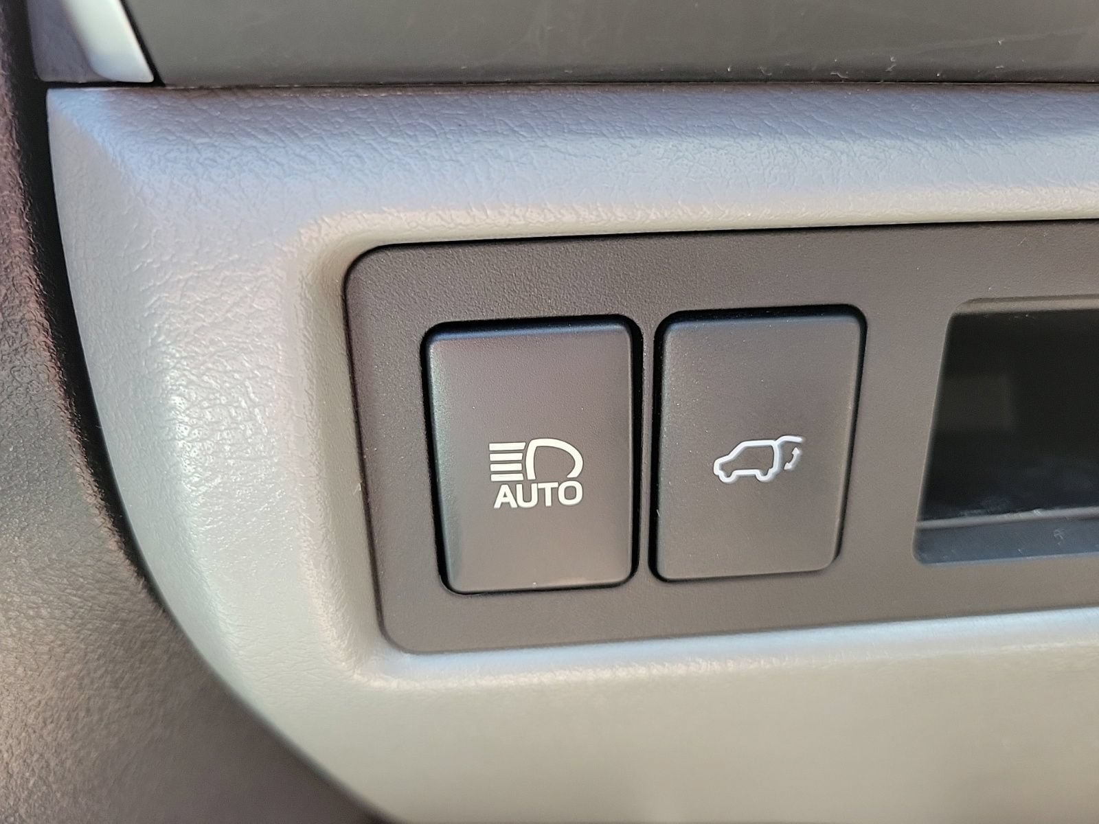 Used 2018 Toyota Sequoia Limited w/ Safety & Convenience Package AWD/4WD image 37