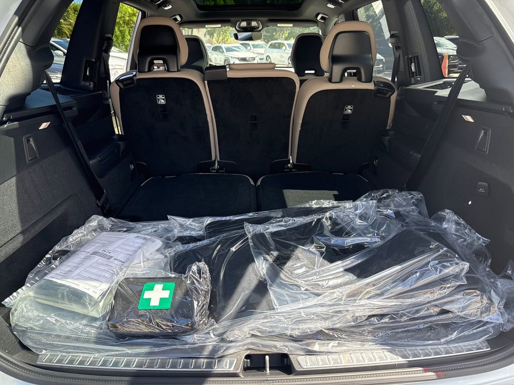 New 2026 Volvo XC90 B6 Plus w/ Protection Package Premier image 8