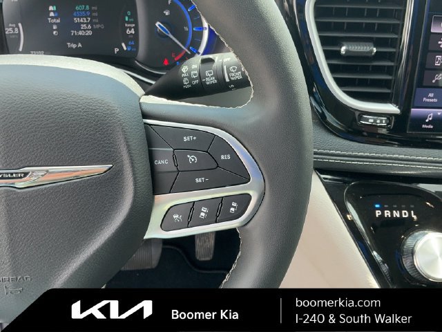 Used 2023 Chrysler Pacifica Touring-L FWD image 21
