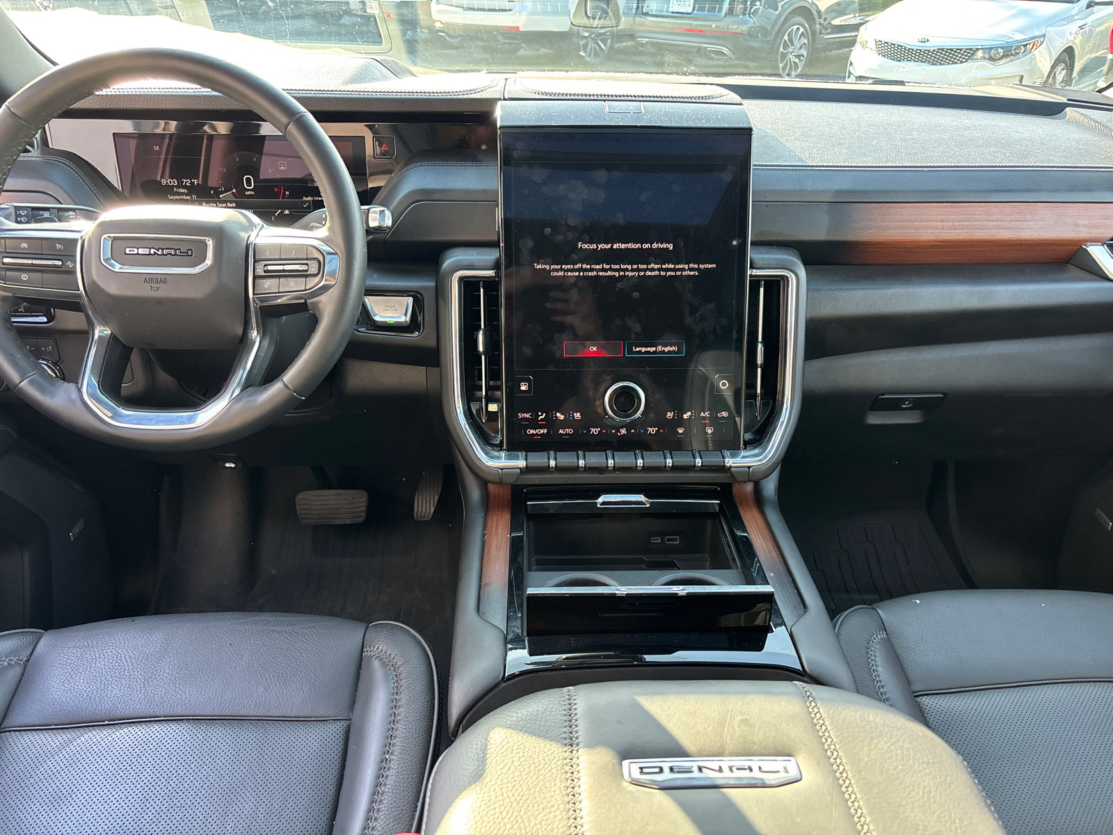 Used 2025 GMC Yukon Denali w/ Sun & Power Step Package AWD/4WD image 28