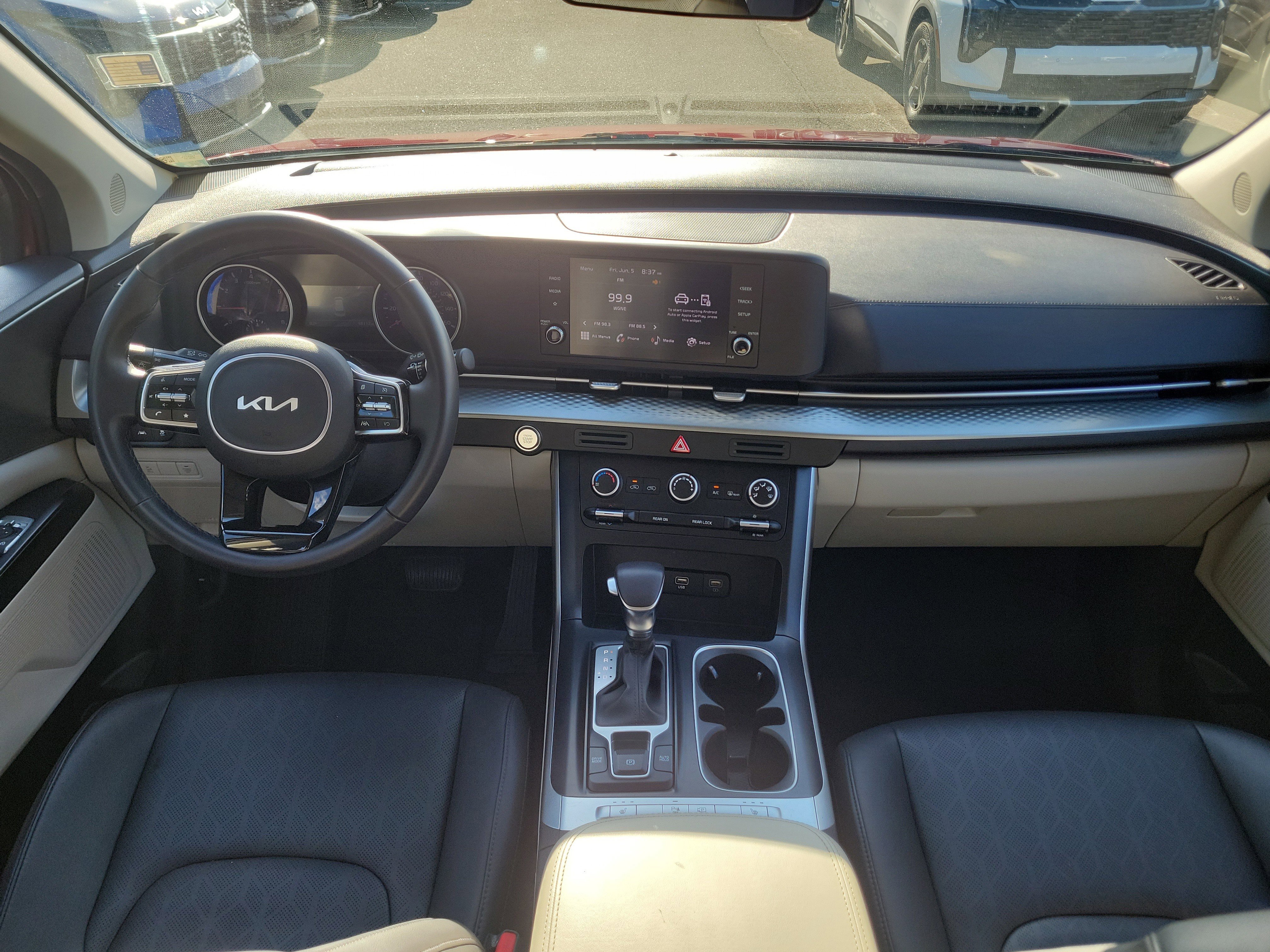 Used 2024 Kia Carnival LX FWD image 17
