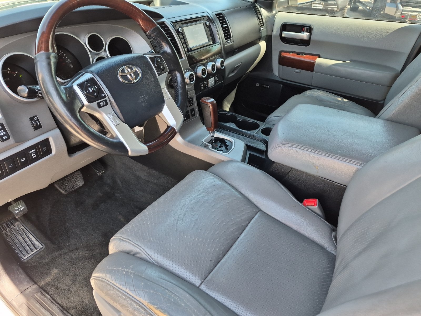 Used 2014 Toyota Sequoia Platinum AWD/4WD image 9