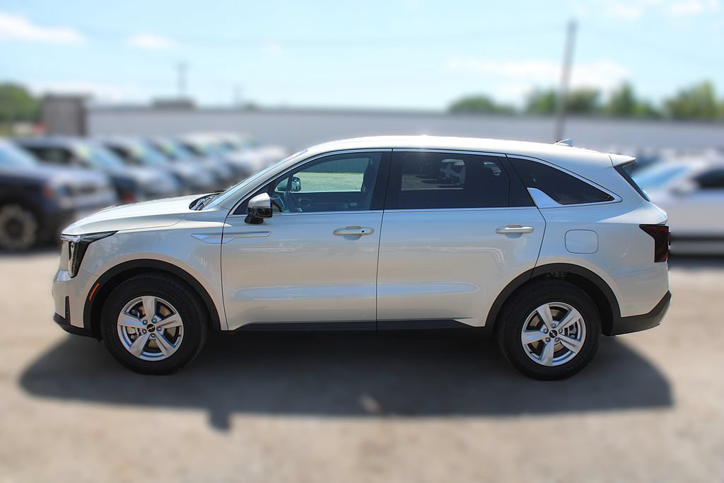 Certified 2026 Kia Sorento LX FWD image 14