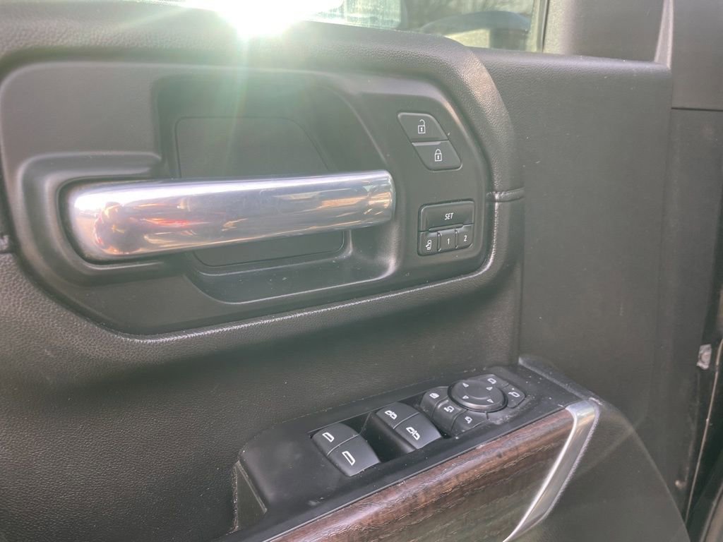 Used 2021 GMC Sierra 3500 Denali w/ Denali Black Diamond Edition image 23