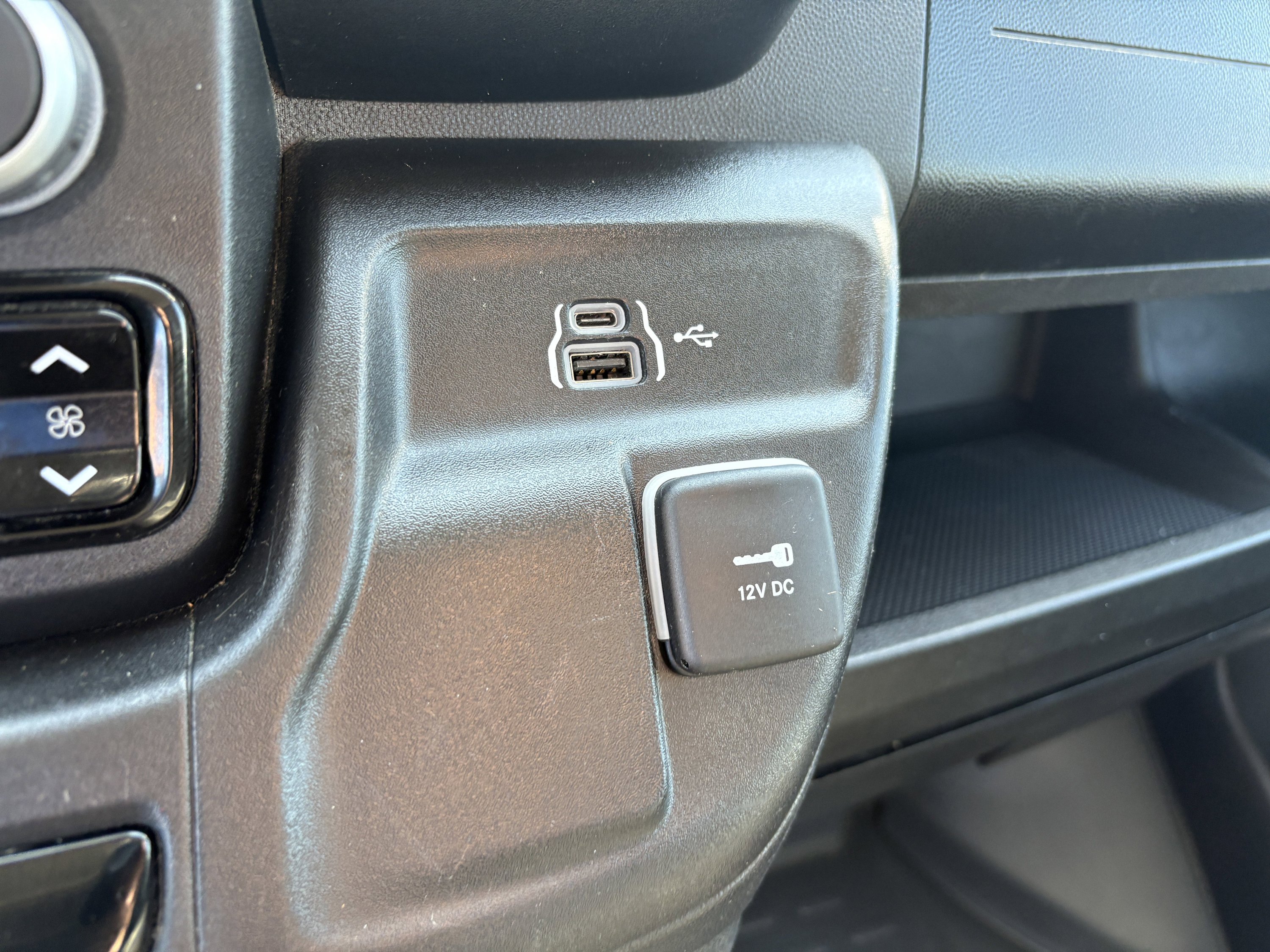 Used 2025 RAM ProMaster 2500 w/ Convenience Group FWD image 19