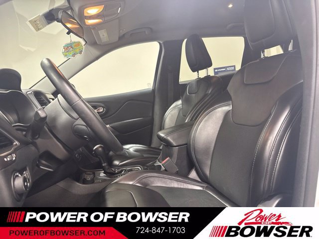 Used 2019 Jeep Cherokee Latitude Plus w/ Cold Weather Group AWD/4WD image 2