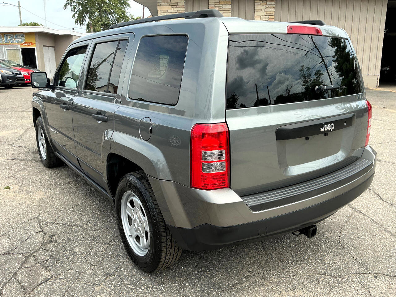 Used 2014 Jeep Patriot Sport image 5