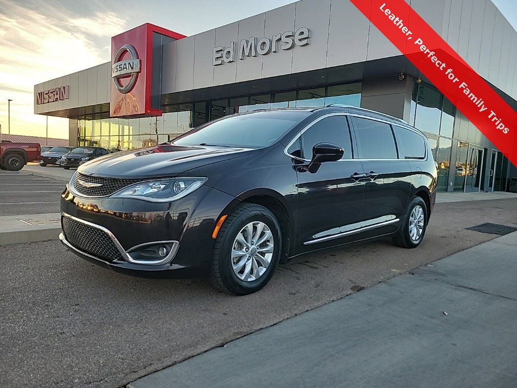 Used 2019 Chrysler Pacifica Touring-L image 1
