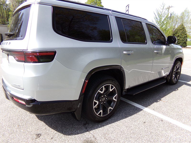 Used 2023 Jeep Wagoneer Series III w/ Convenience Group I AWD/4WD image 6