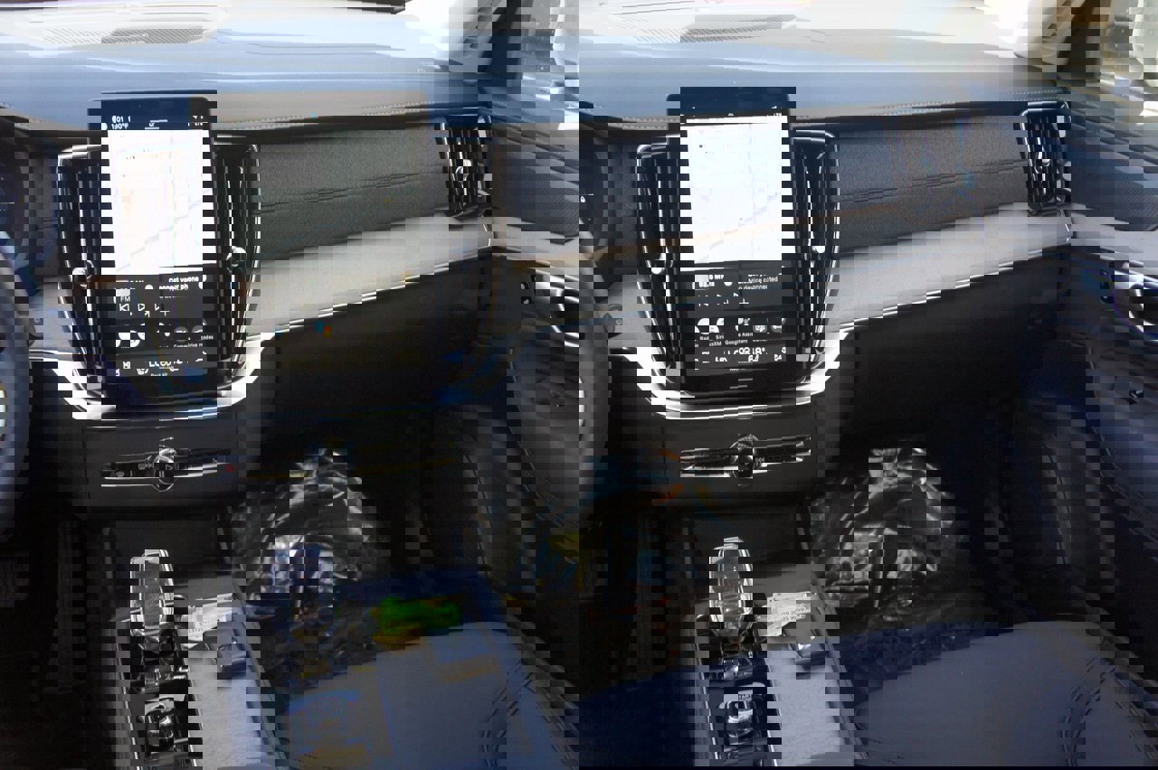 New 2025 Volvo XC90 T8 Plus w/ Protection Package Premier image 11