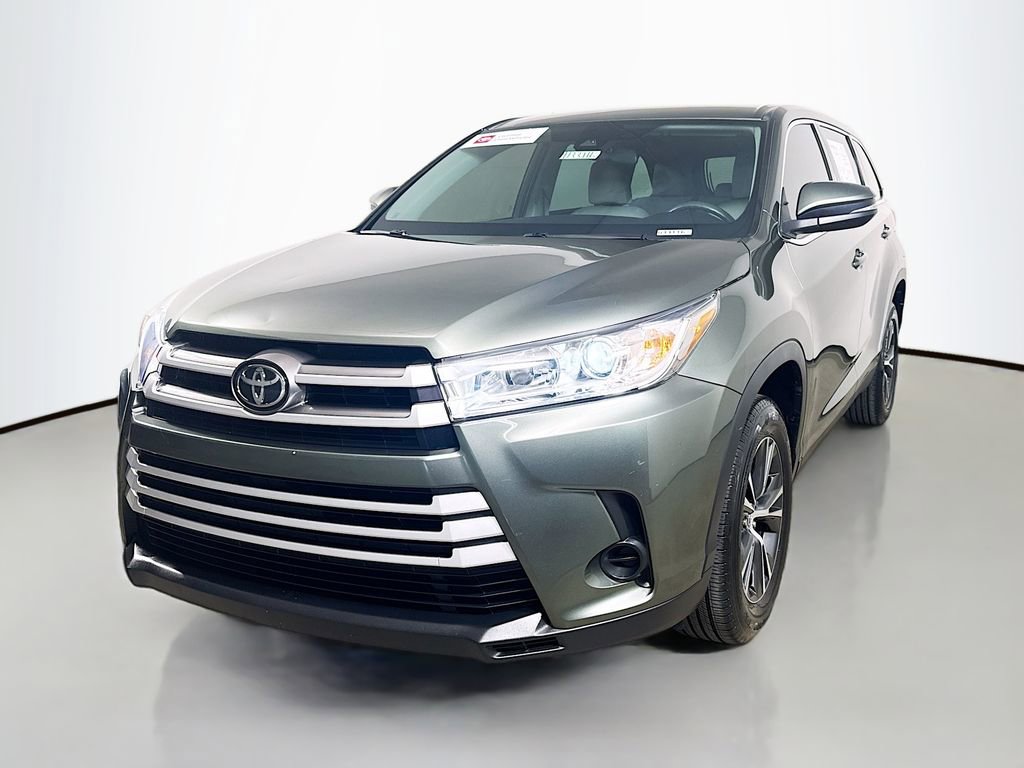 Certified 2019 Toyota Highlander LE image 3