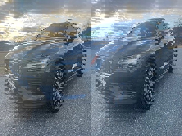 Used 2025 Volvo V60 B5 Cross Country Plus