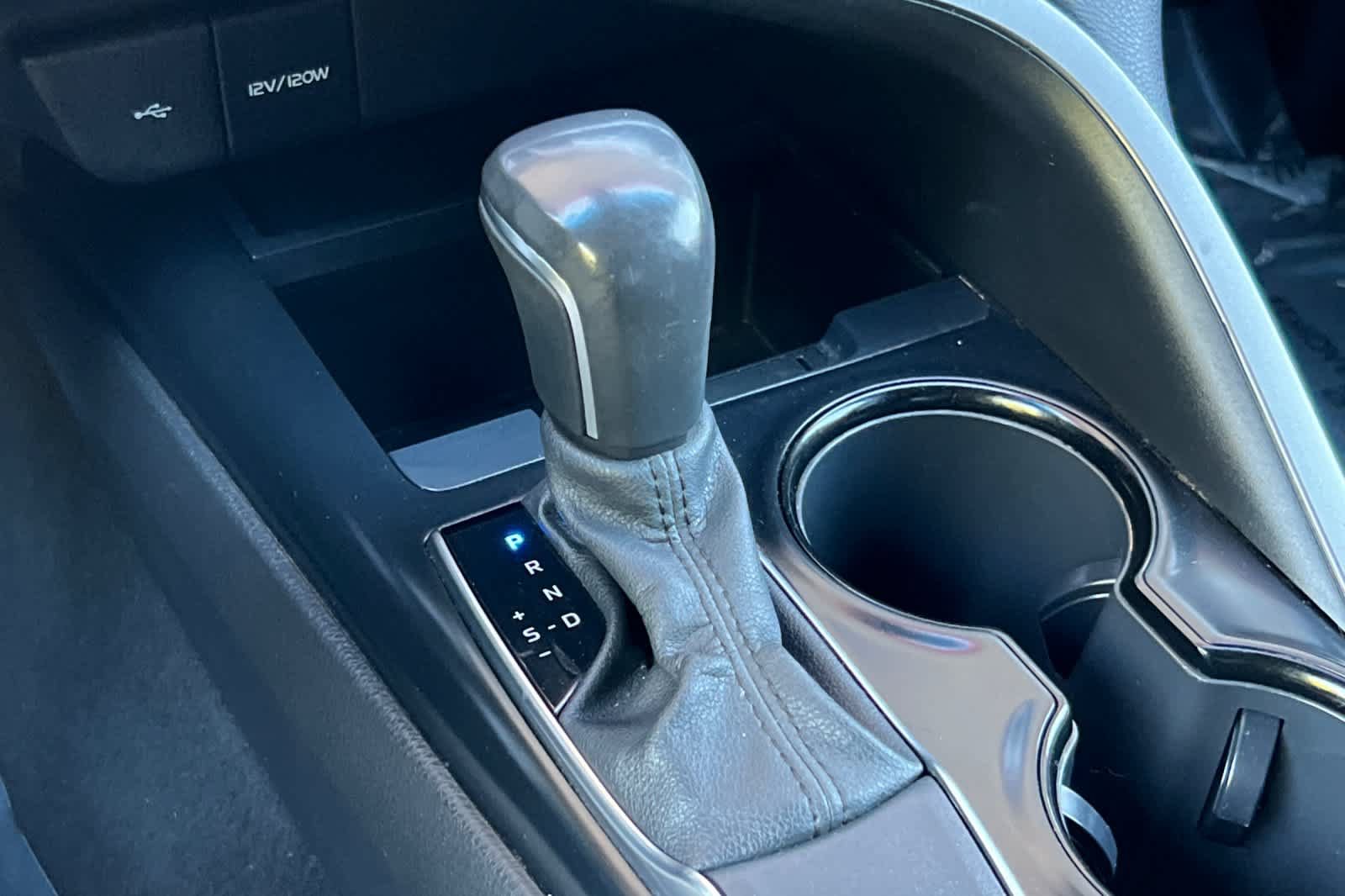 Used 2020 Toyota Camry SE w/ Carpet Mat Package FWD image 21