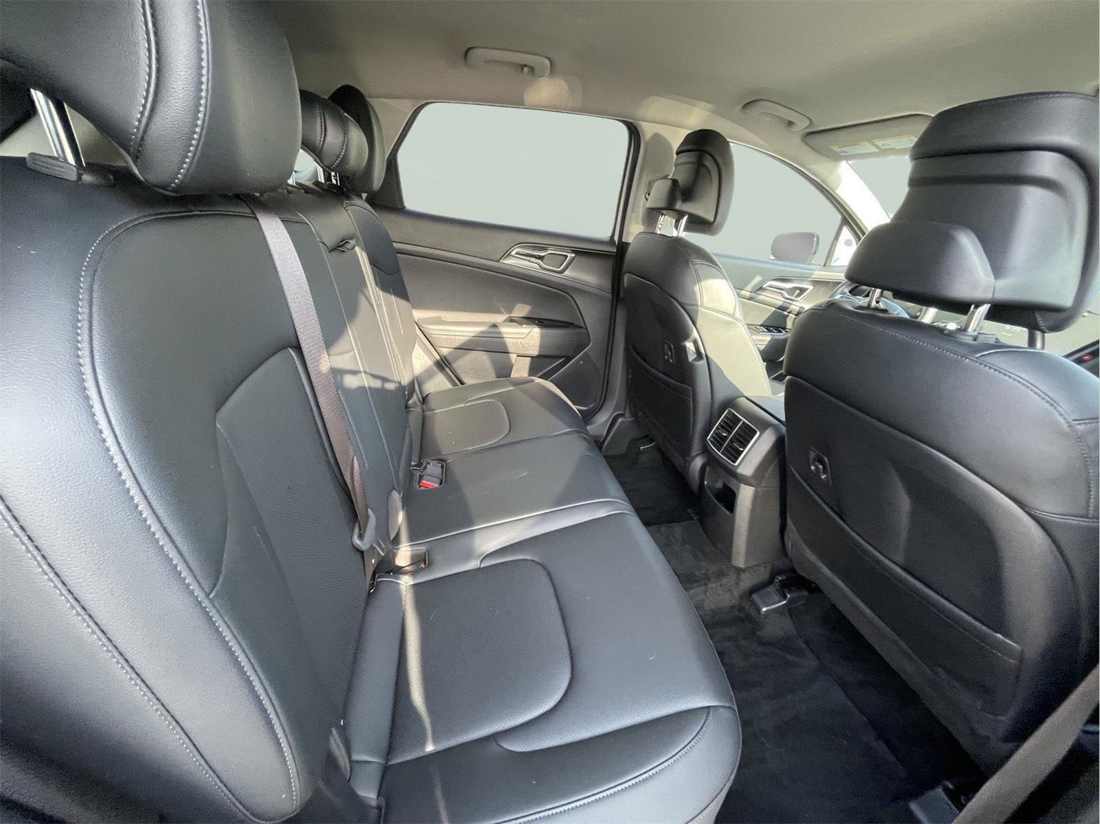 Used 2023 Kia Sportage EX AWD/4WD image 18