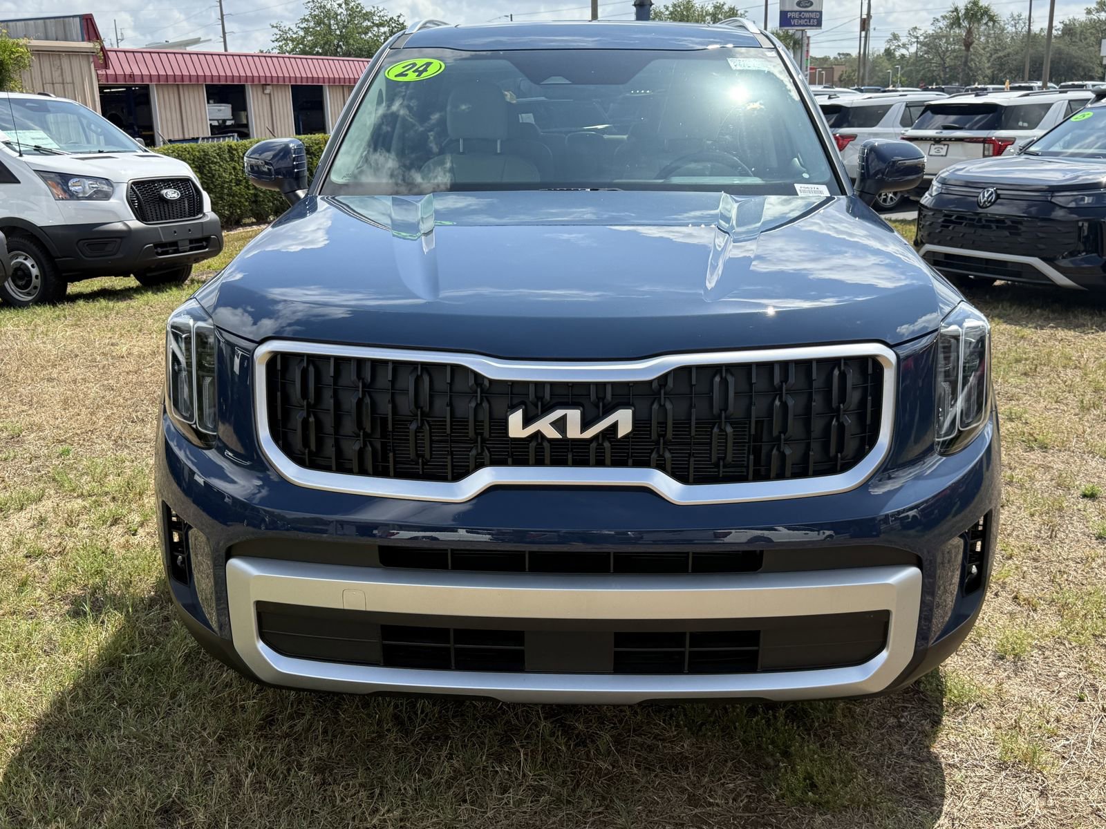 Used 2024 Kia Telluride EX w/ EX Captain's Chair Package AWD/4WD image 8