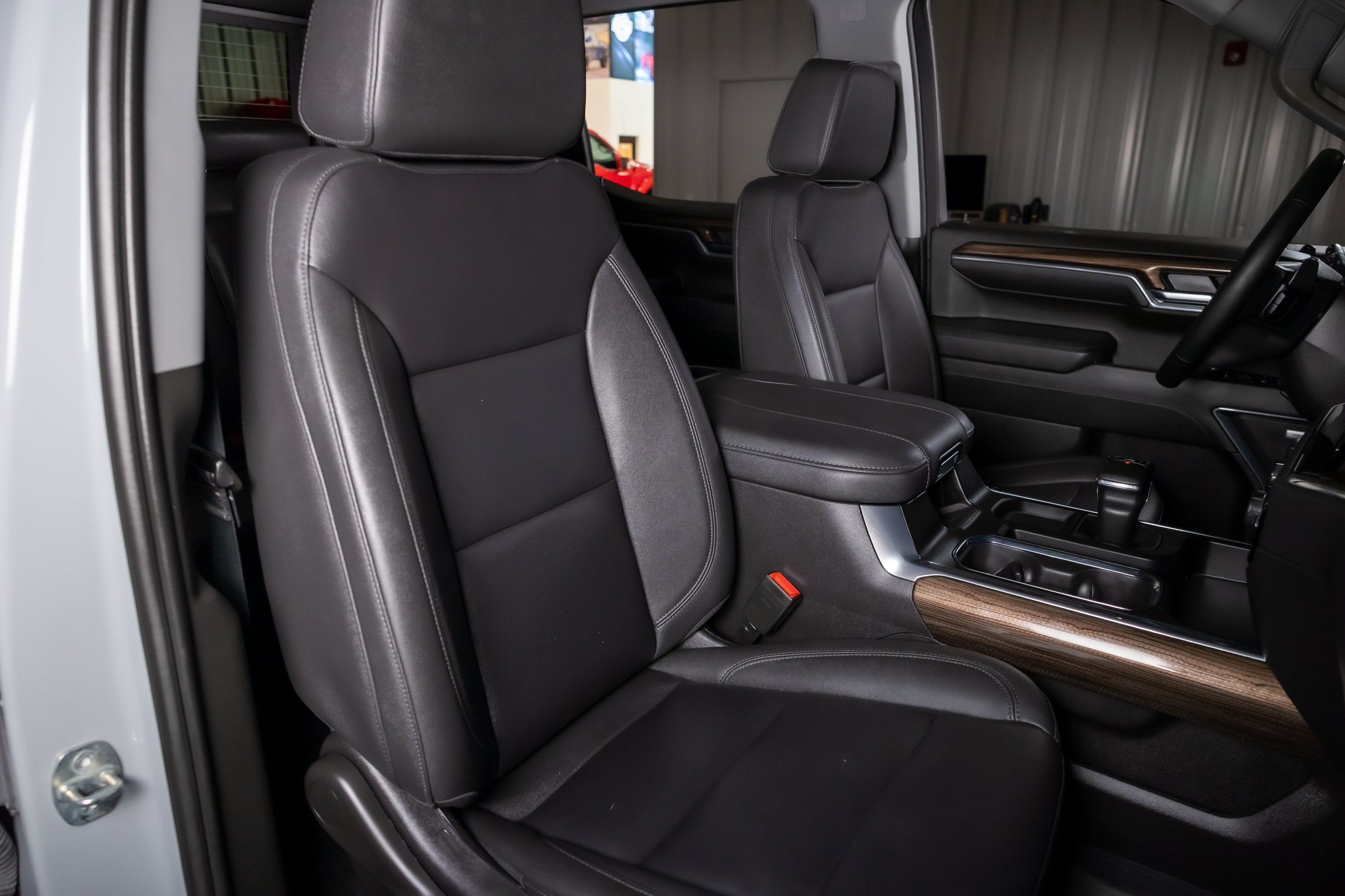 Used 2024 Chevrolet Silverado 1500 LT Trail Boss w/ LT Trail Boss Premium Package AWD/4WD image 16