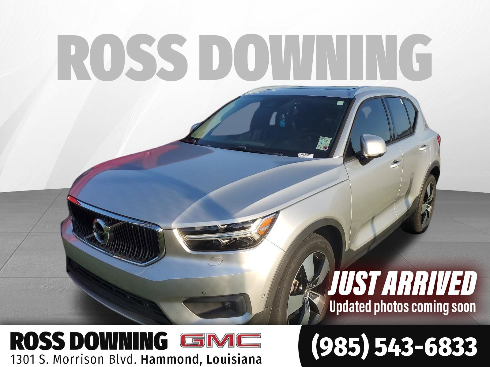 Used 2019 Volvo XC40 T4 Momentum image 1