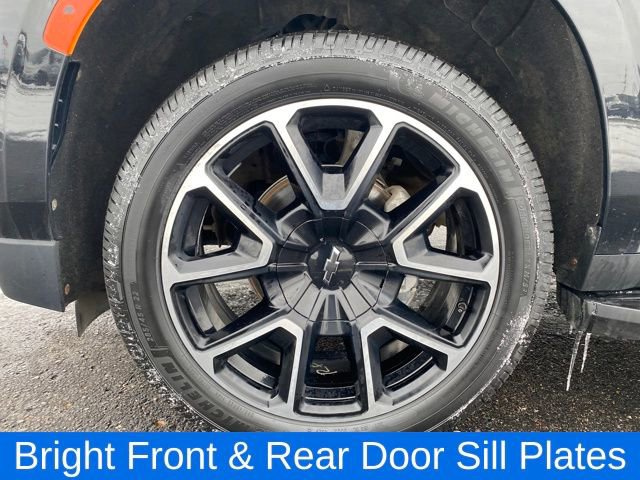 Used 2022 Chevrolet Suburban RST w/ Luxury Package image 25