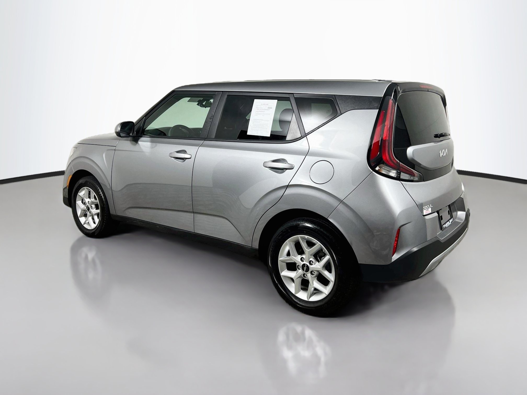 Used 2025 Kia Soul LX w/ LX Technology Package FWD image 8