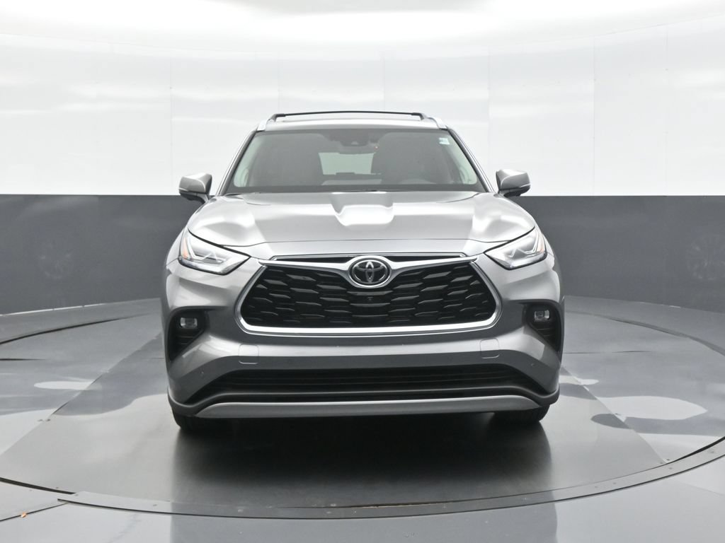 Certified 2026 Toyota Highlander Platinum AWD/4WD image 2
