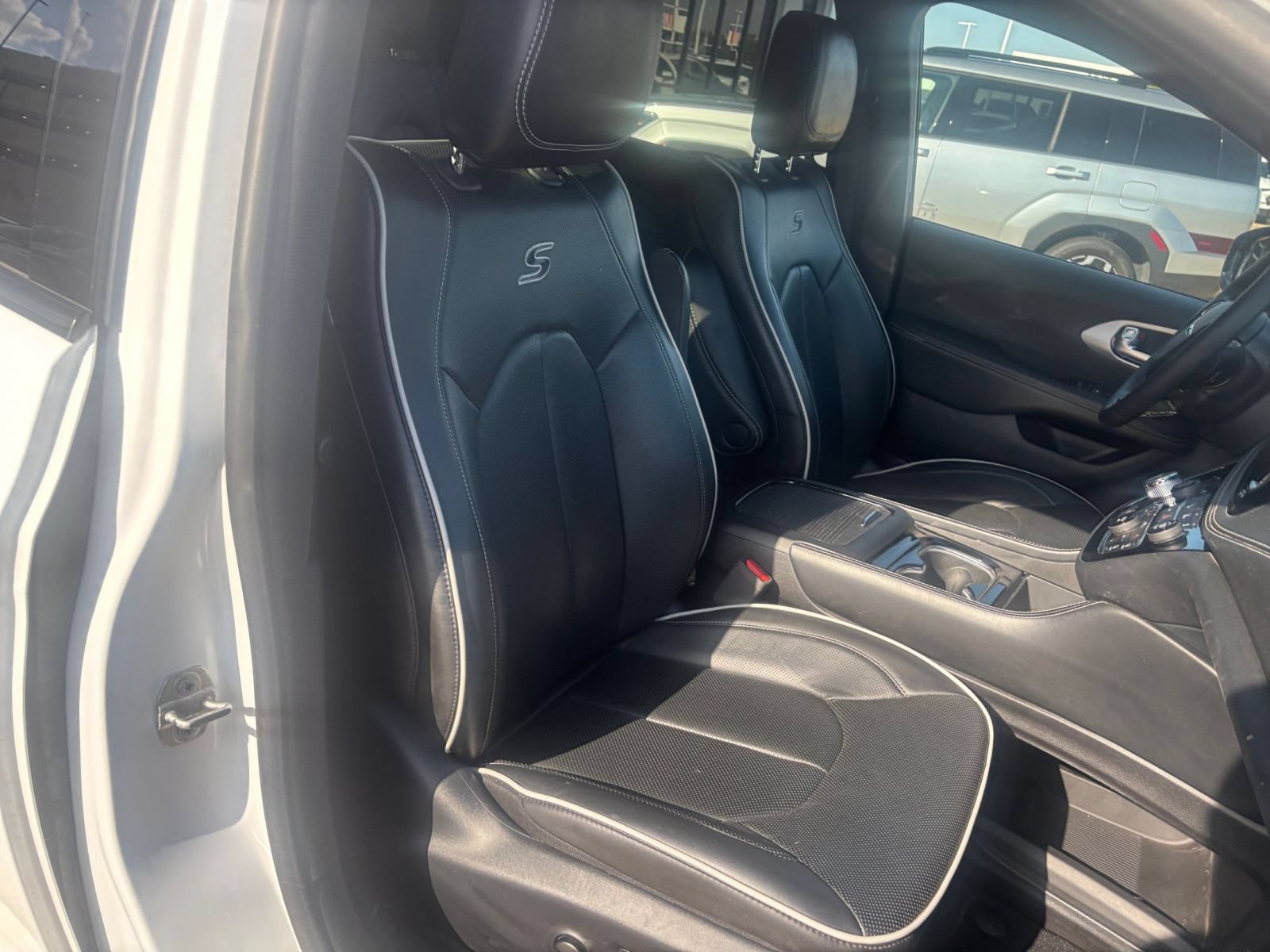 Used 2025 Chrysler Pacifica Limited FWD image 40