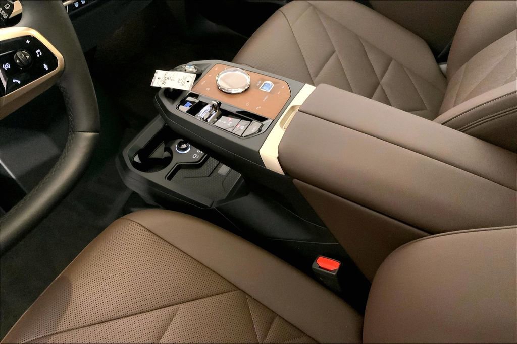 Used 2026 BMW iX xDrive45 w/ Executive Package image 6